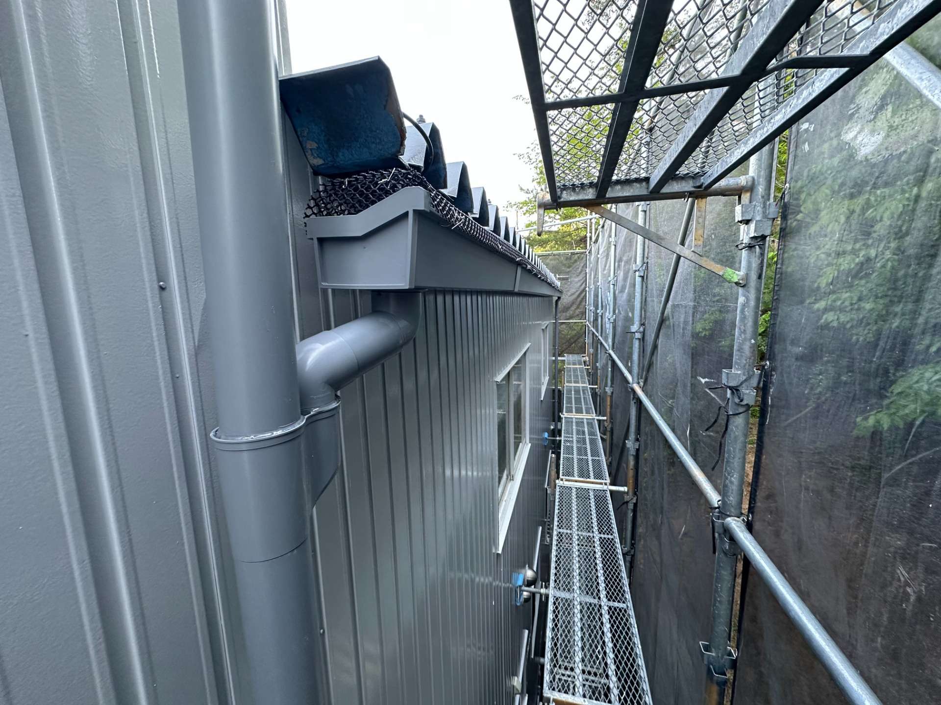 2025年5/3　塗装が終わり、ソーラーとあまどい工事！！！