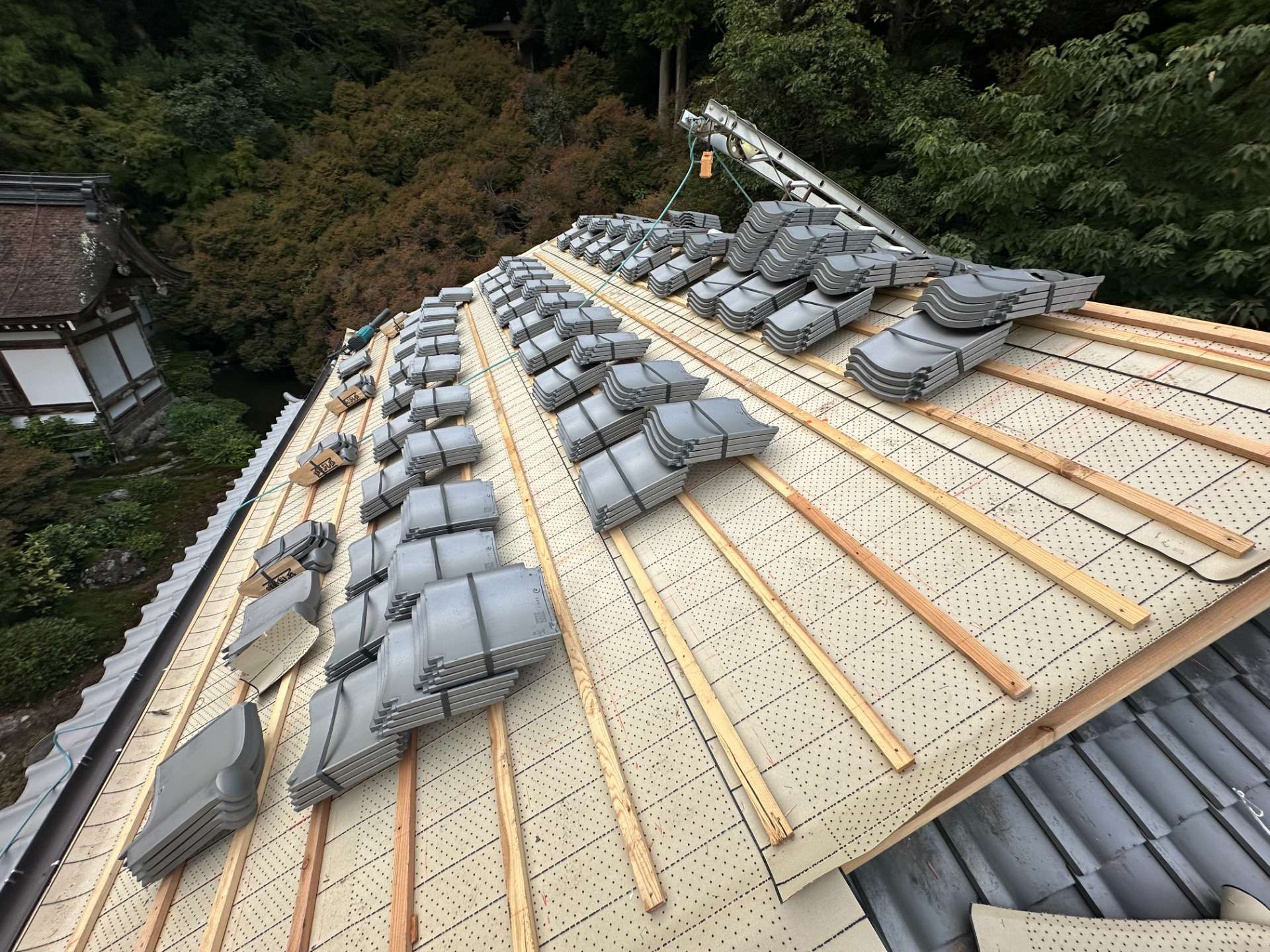 2025年11月施工　屋根の葺き替え　屋根の張り替え　山県市　T寺様