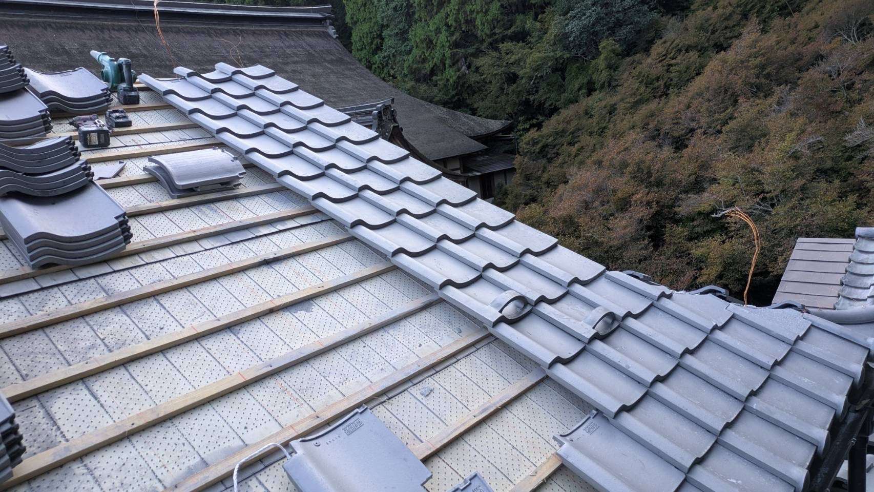 2025年11月施工　屋根の葺き替え　屋根の張り替え　山県市　T寺様