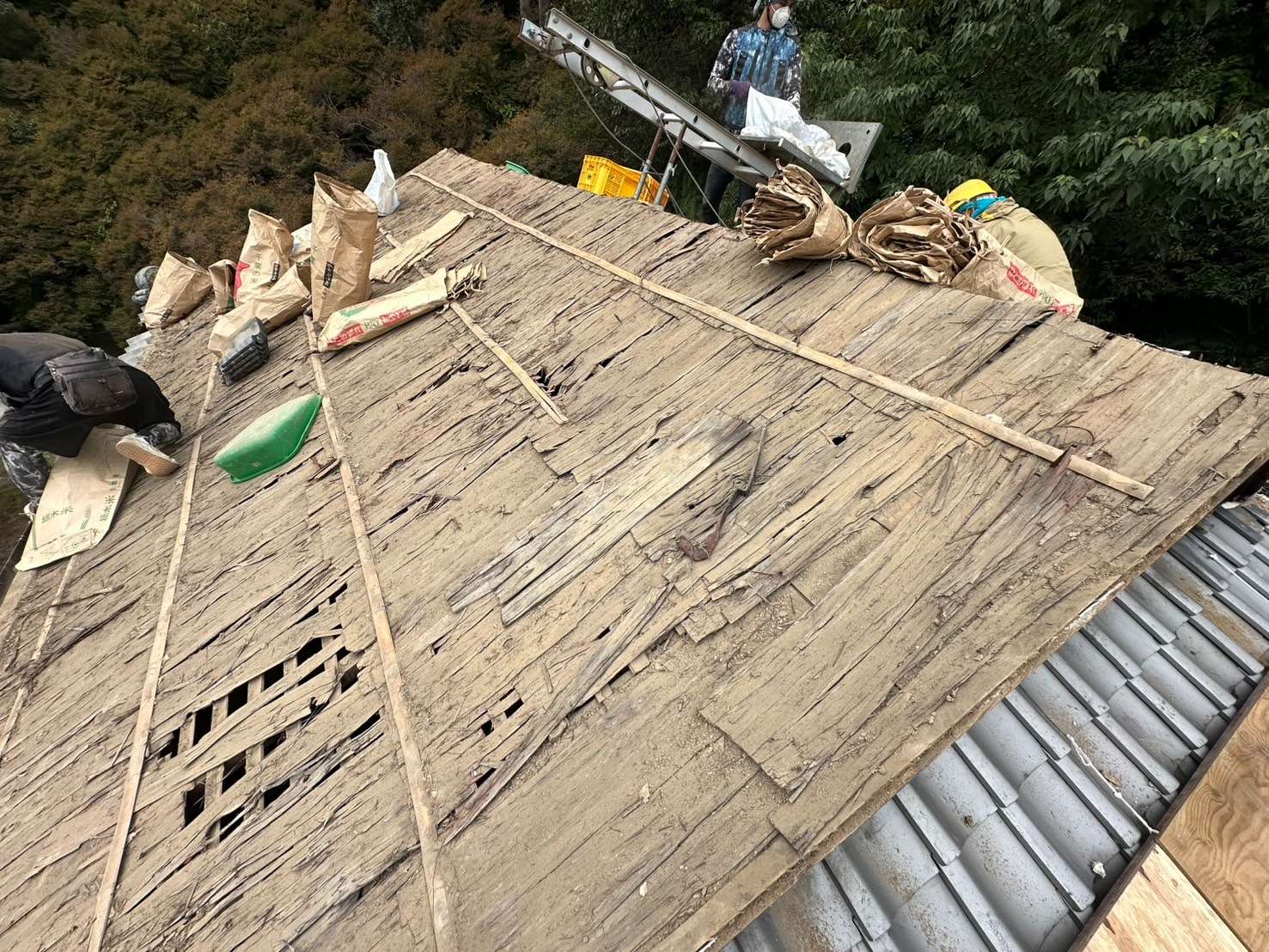 2025年11月施工　屋根の葺き替え　屋根の張り替え　山県市　T寺様