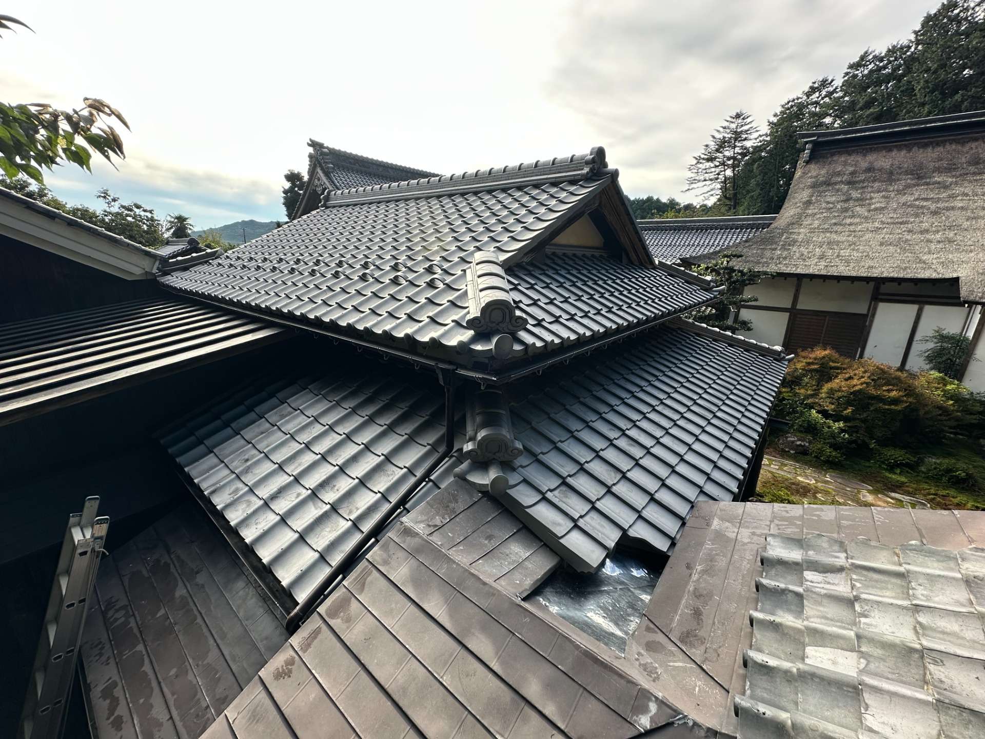 2025年11月施工　屋根の葺き替え　屋根の張り替え　山県市　T寺様