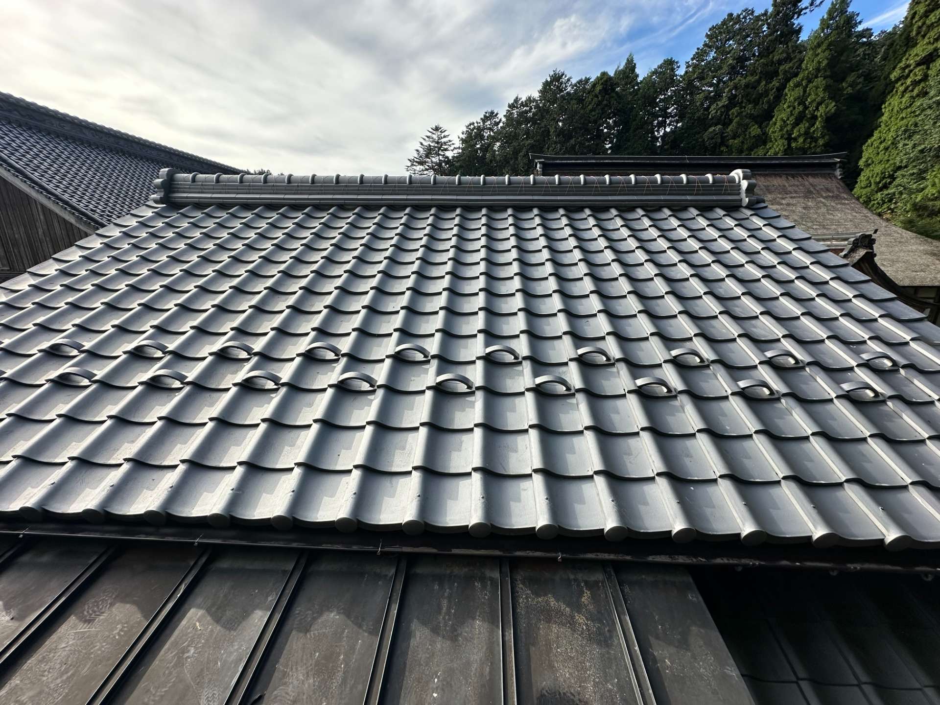 2025年11月施工　屋根の葺き替え　屋根の張り替え　山県市　T寺様