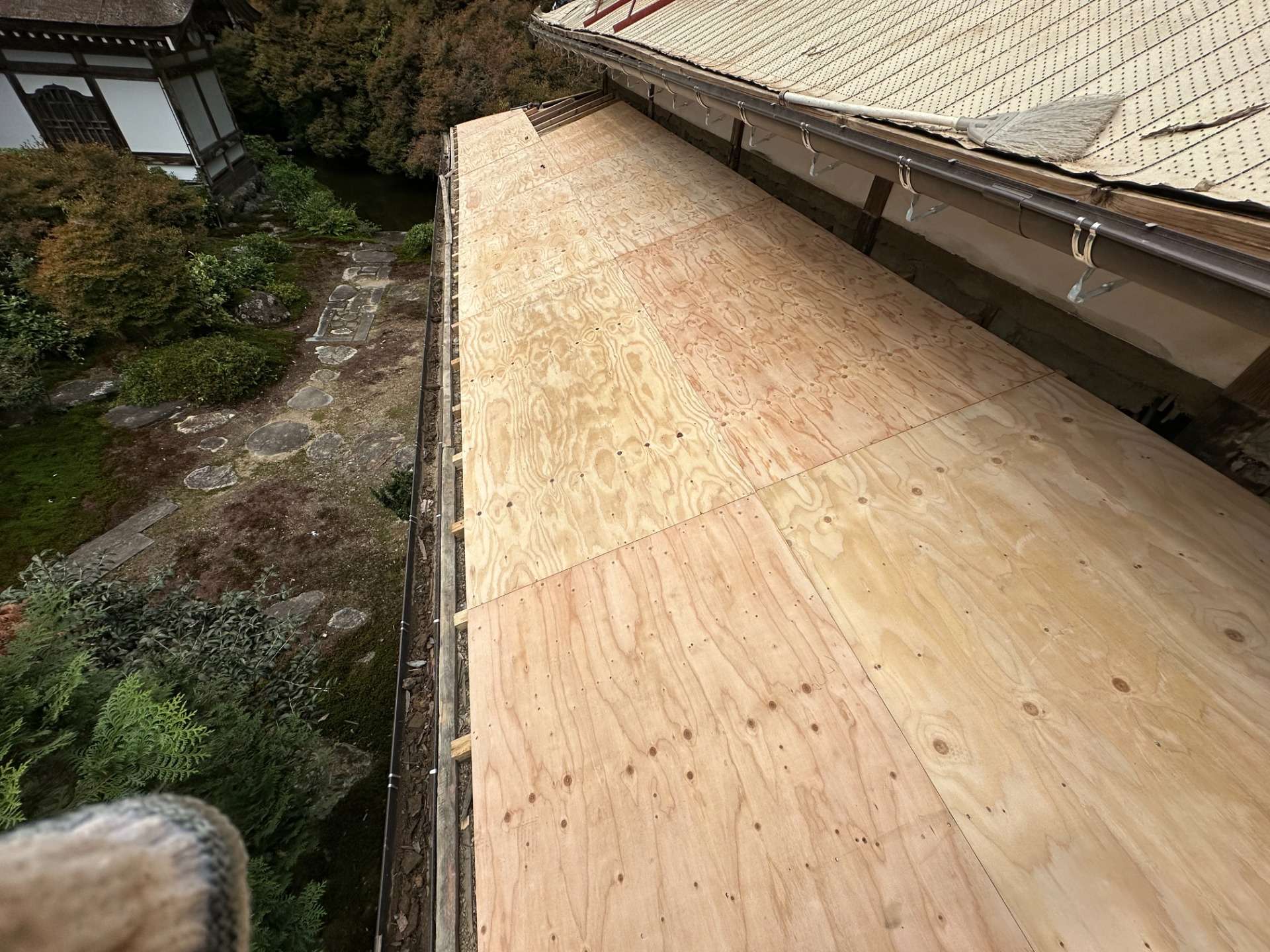 2025年11月施工　屋根の葺き替え　屋根の張り替え　山県市　T寺様