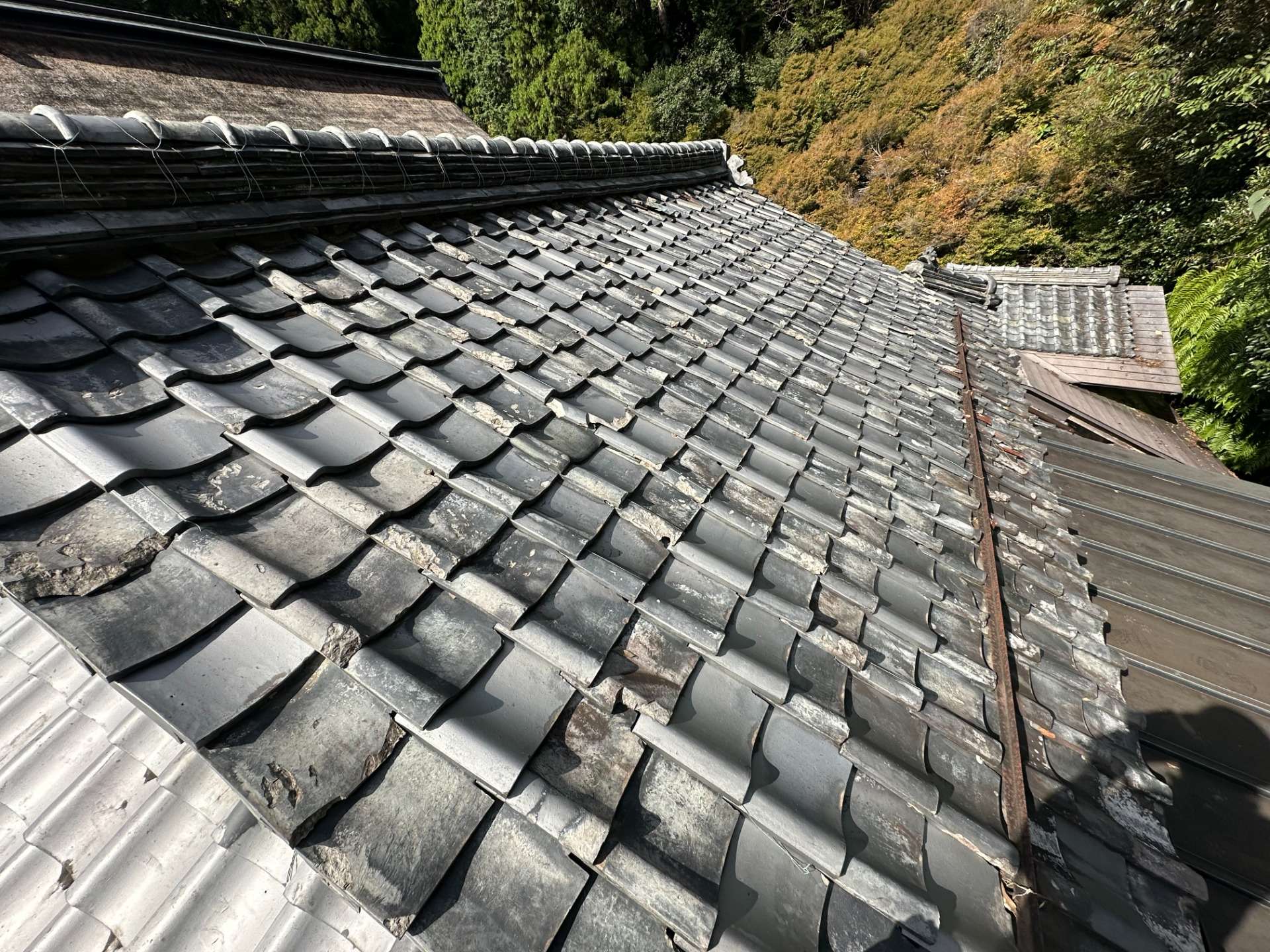 2025年11月施工　屋根の葺き替え　屋根の張り替え　山県市　T寺様