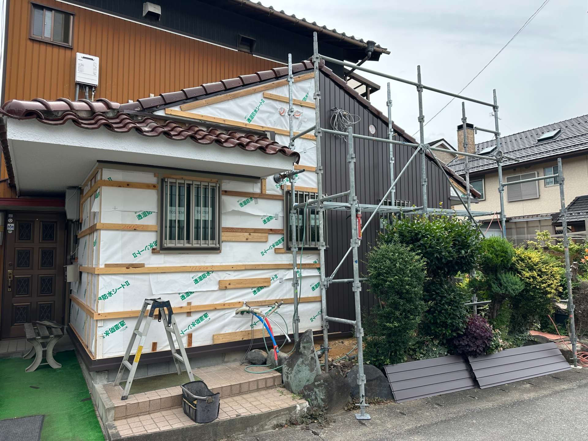 2026年8月施工　【岐阜市水海道】築32年　外壁カバー工法　あまどい交換