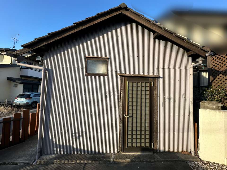 2026年8月施工　【岐阜県各務原市】築40年　セメント瓦の葺き替え　外壁波トタンカバー工法