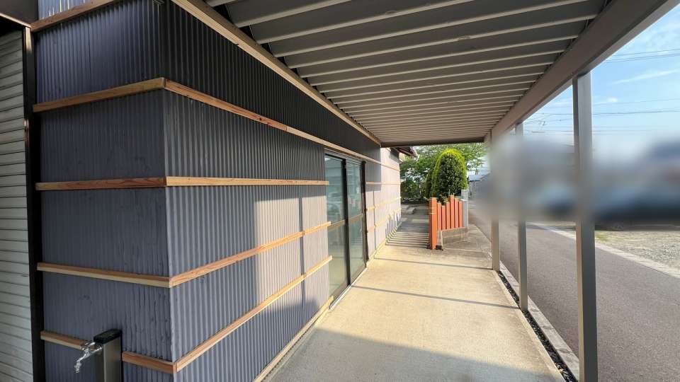 2026年8月施工　【岐阜県各務原市】築40年　セメント瓦の葺き替え　外壁波トタンカバー工法