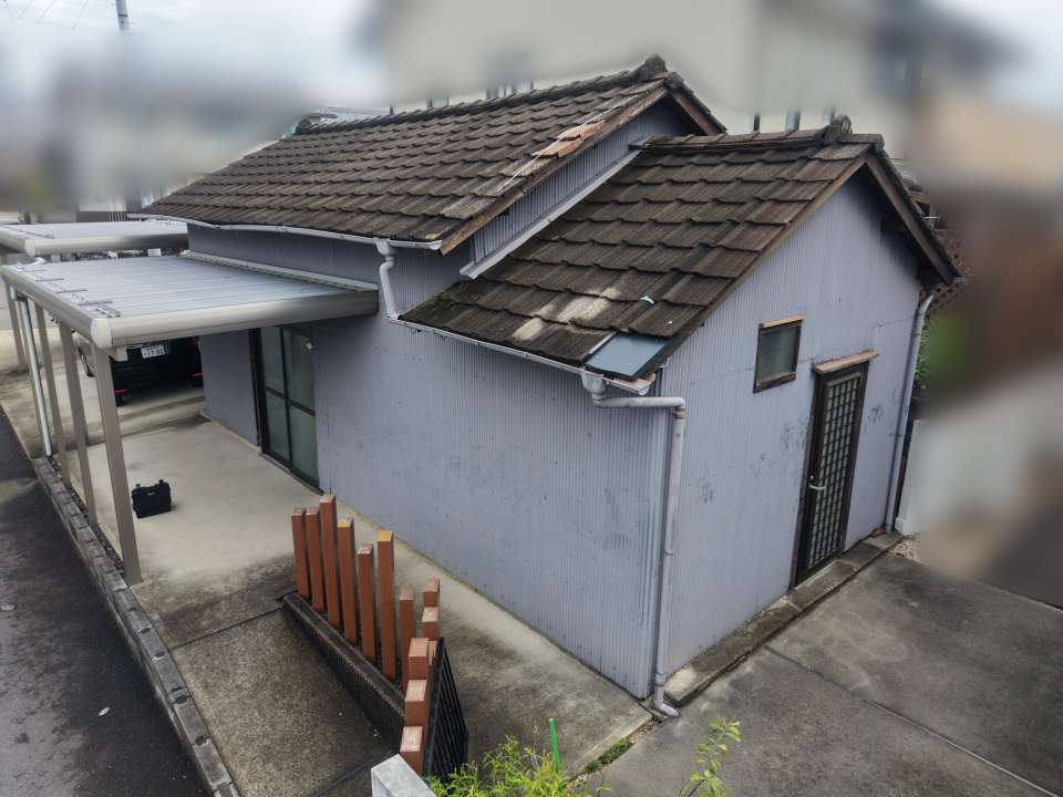 2026年8月施工　【岐阜県各務原市】築40年　セメント瓦の葺き替え　外壁波トタンカバー工法