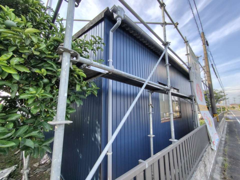 2026年9月施工　【羽島市正木町】築50年　倉庫　大波スレートカバー工法　波トタン貼り替え　雨樋(あまどい)工事