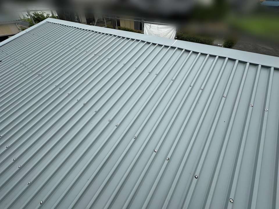 2026年9月施工　【羽島市正木町】築50年　倉庫　大波スレートカバー工法　波トタン貼り替え　雨樋(あまどい)工事