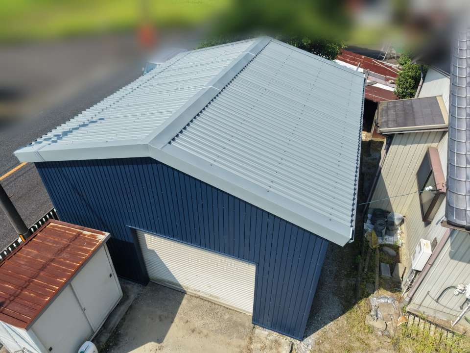 2026年9月施工　【羽島市正木町】築50年　倉庫　大波スレートカバー工法　波トタン貼り替え　雨樋(あまどい)工事