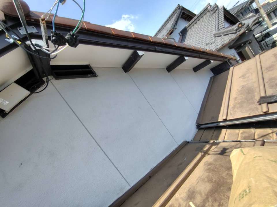 2026年10/6　一宮市にて軒天井の板金張り工事を行いました！