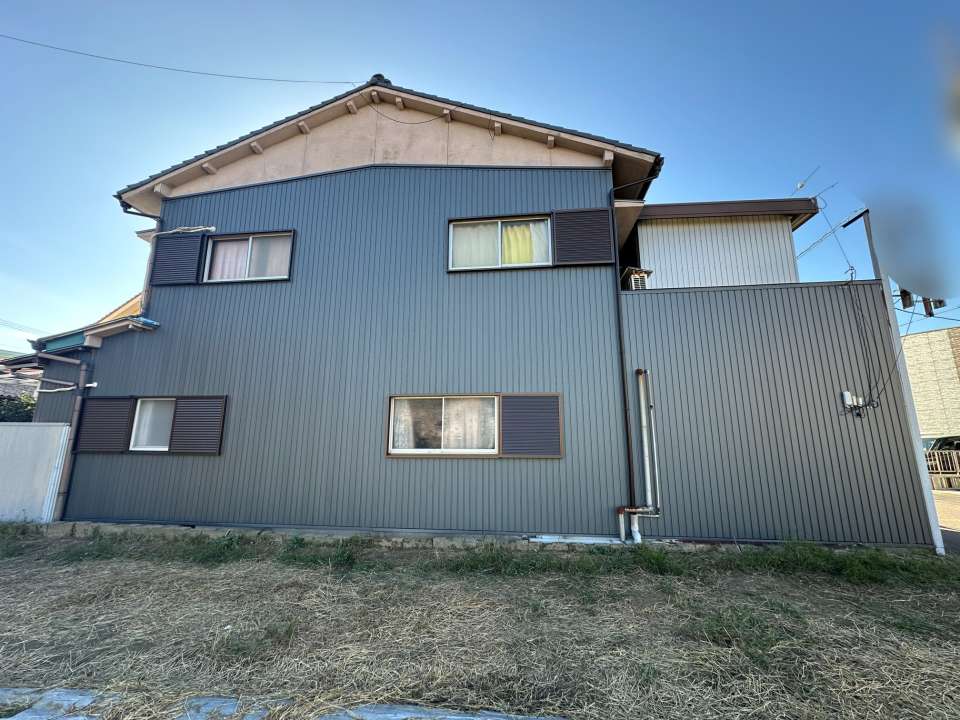 2026年10月施工　【岐阜市六条】築40年　外壁の張り替え　あまどい工事　ポリカ波板張り替え工事